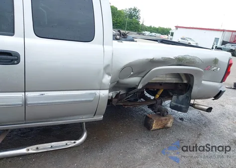 2005 Chevrolet Silverado K1500 z USA, uszkodzony, nr VIN 1GCEK19B25E144654